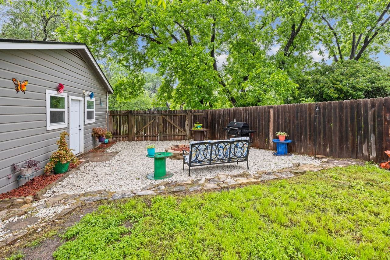 70 Sue Ann Dr - Photo 3 of 27