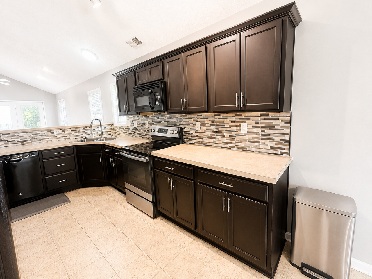 10417 Leven Blvd - Photo 5 of 25