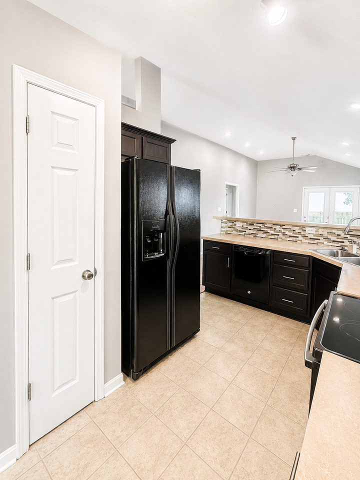 10417 Leven Blvd - Photo 6 of 25
