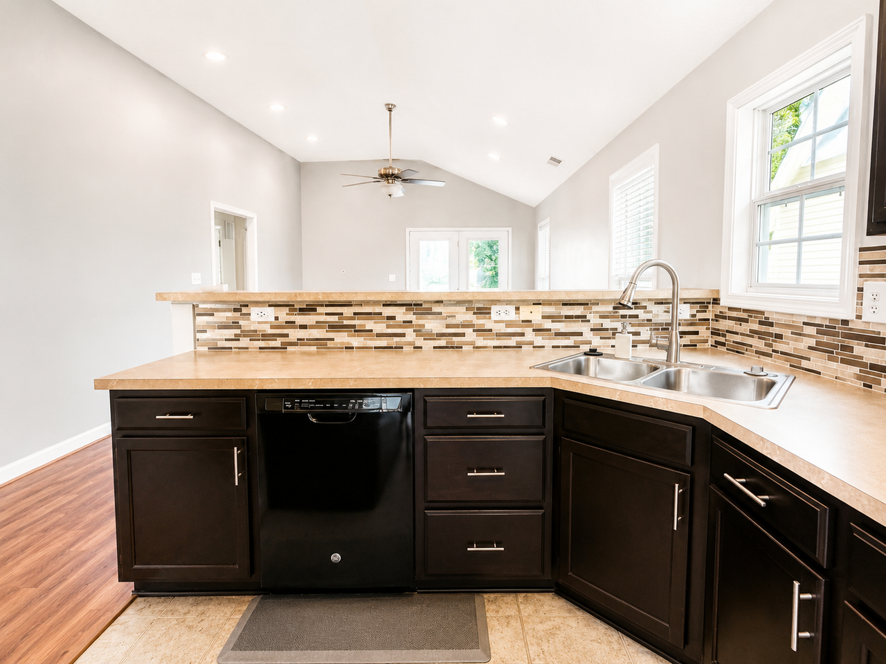 10417 Leven Blvd - Photo 7 of 25