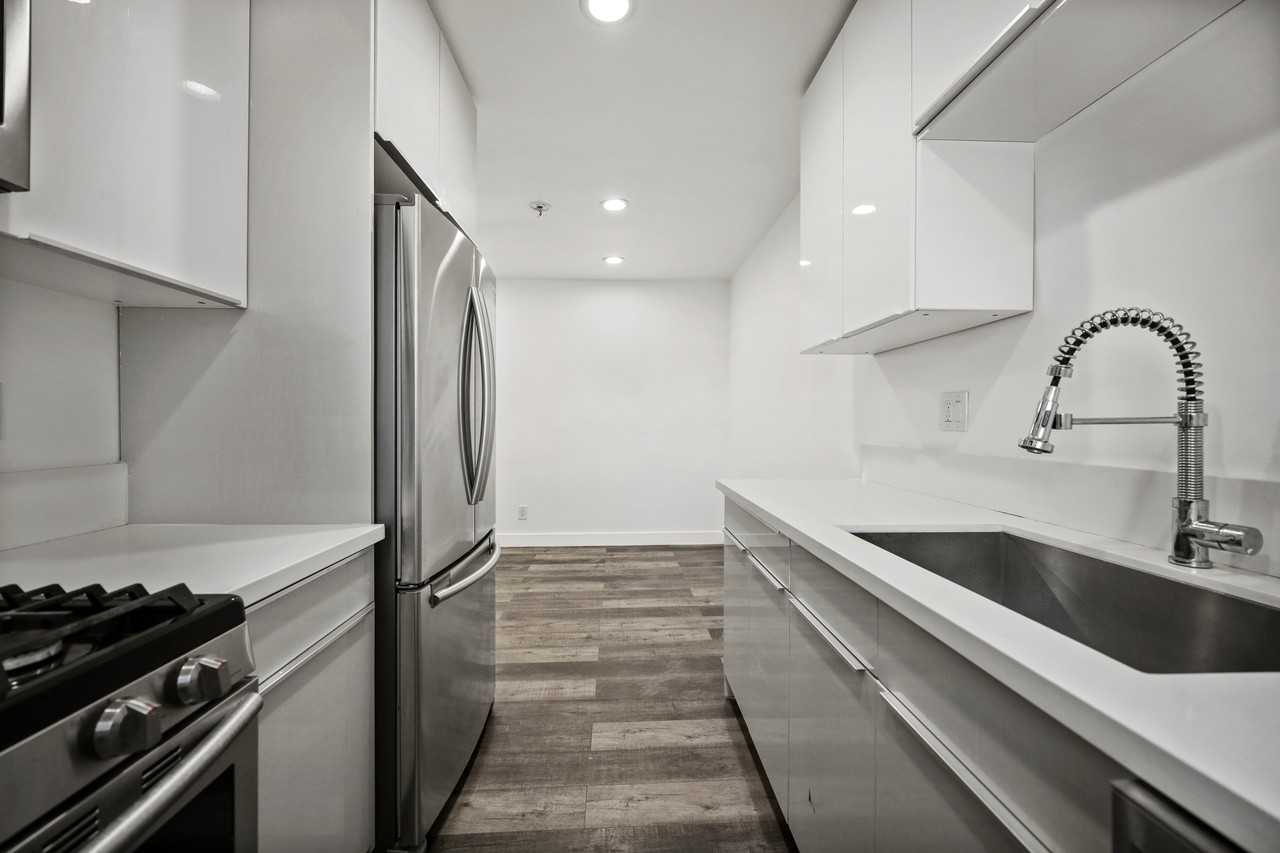1333 West 36th Place #6 - Photo 4 of 17