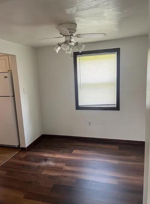 245 Laurel Dr - Photo 2 of 9