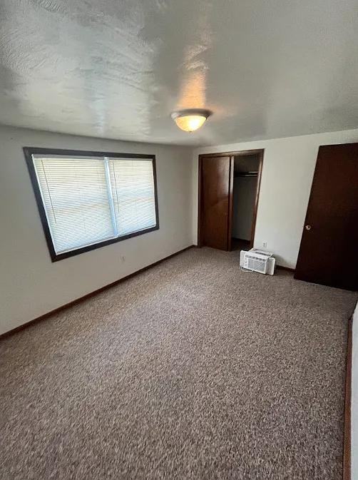 245 Laurel Dr - Photo 6 of 9