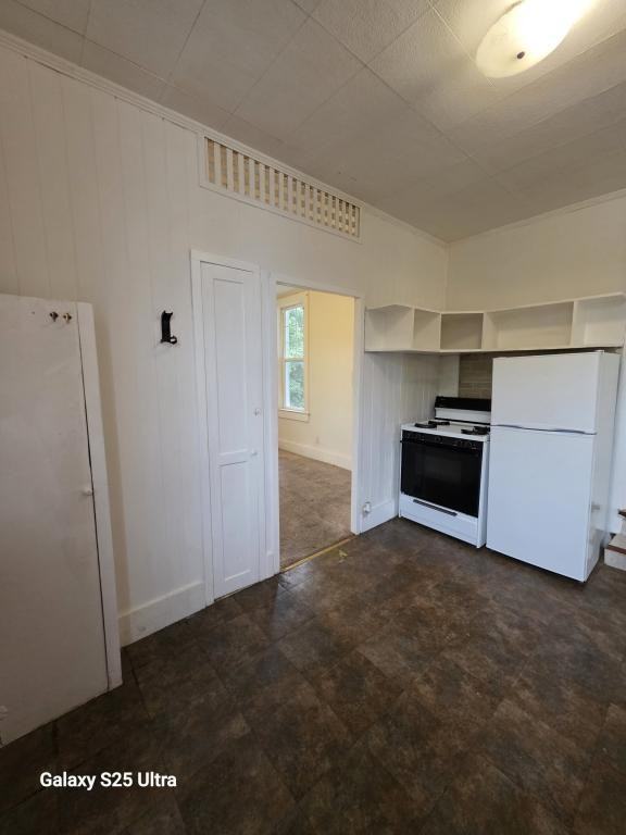 371 W 12th St Apt 16