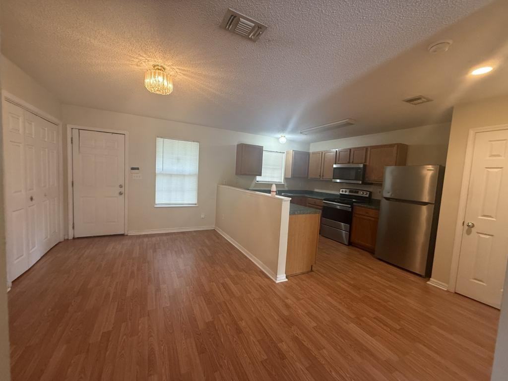 535 N Forest Dr - Photo 5 of 30