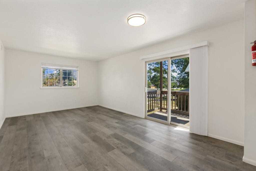 1412 10th St - Photo 2 of 11