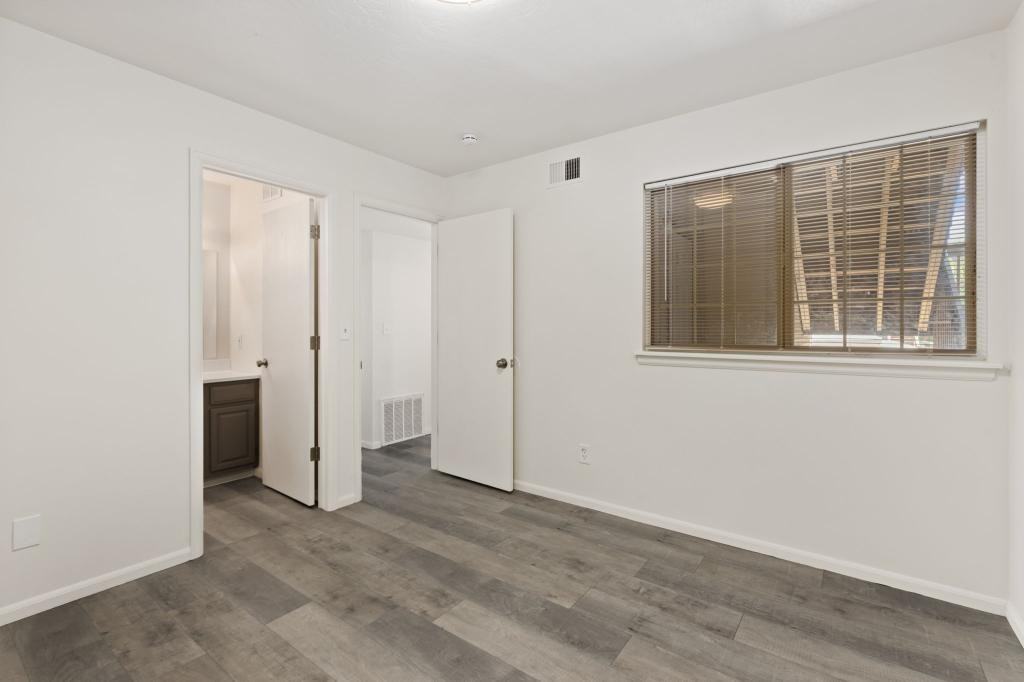 1412 10th St - Photo 3 of 11