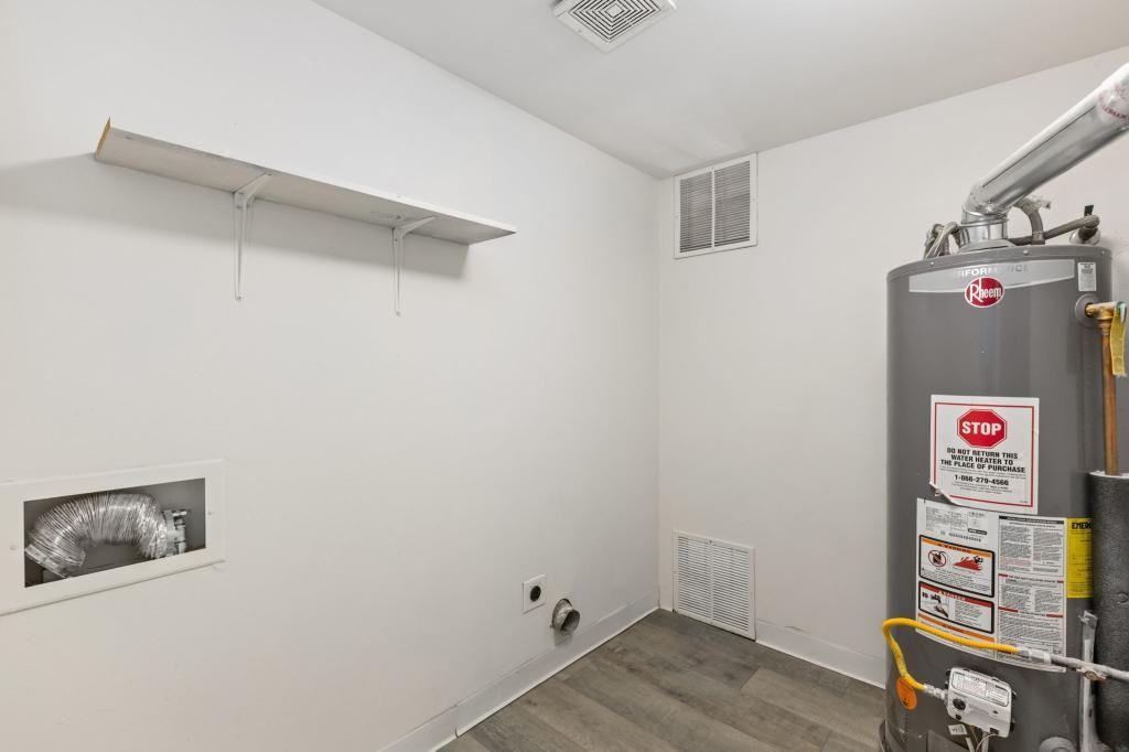 1412 10th St - Photo 6 of 11