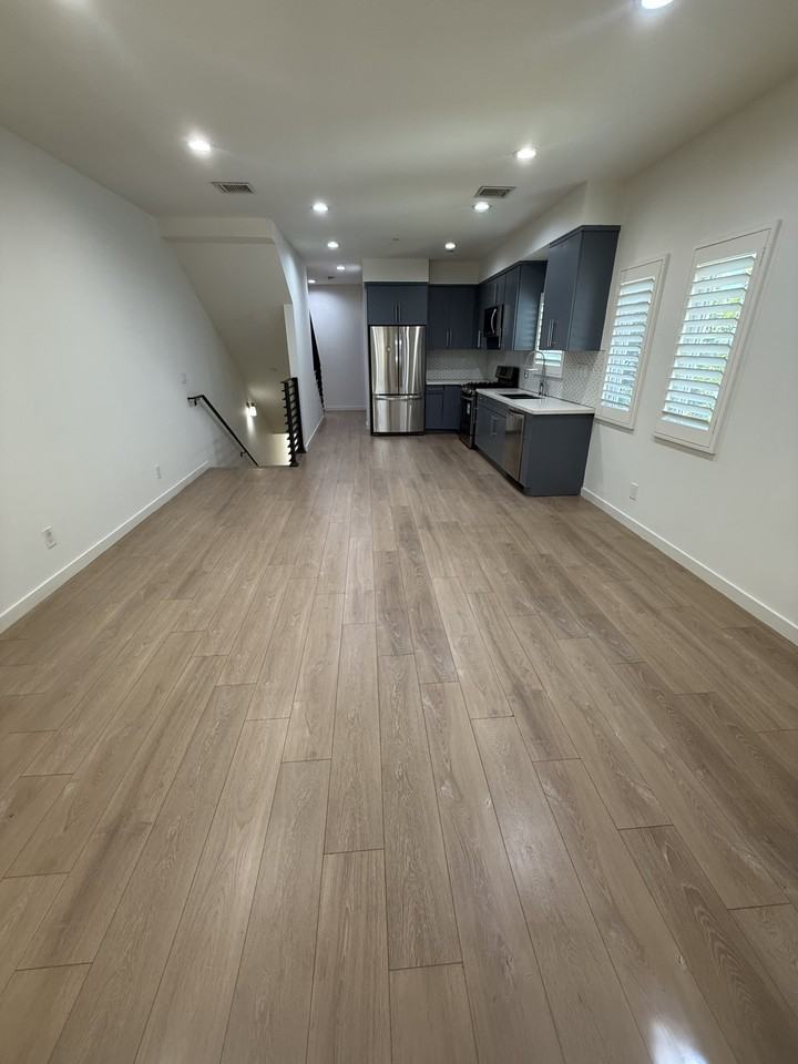 648 North Serrano Avenue #1/2 - Photo 3 of 69