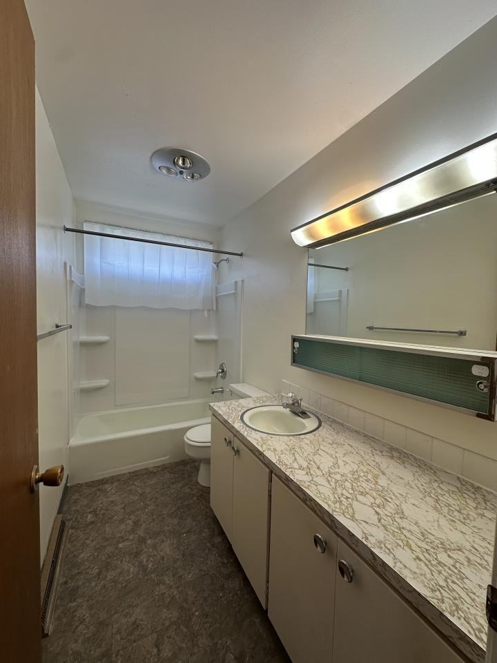 2304 1/2 Alderson Ave - Photo 6 of 7