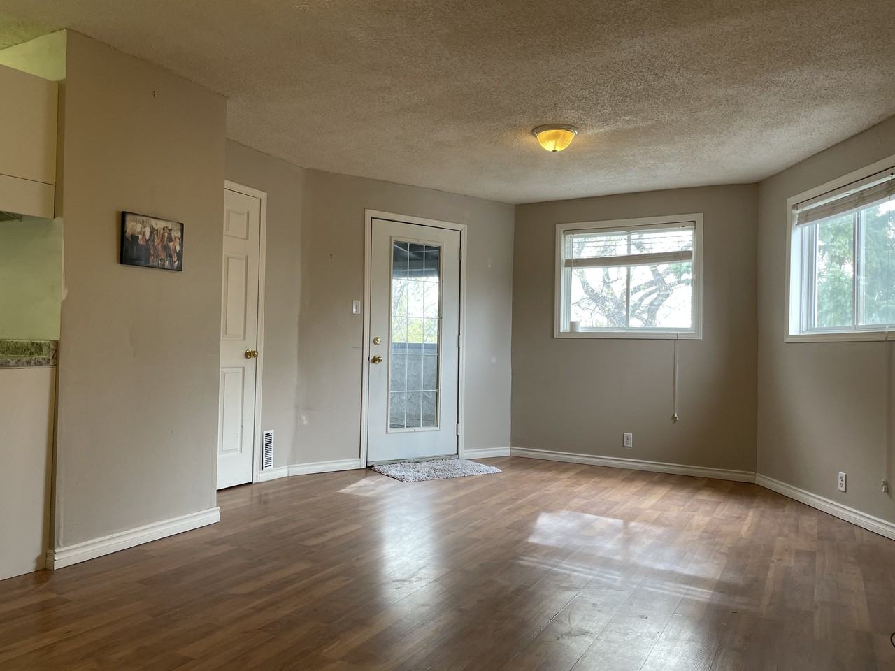 312 15 Avenue Northeast - Photo 5 of 12