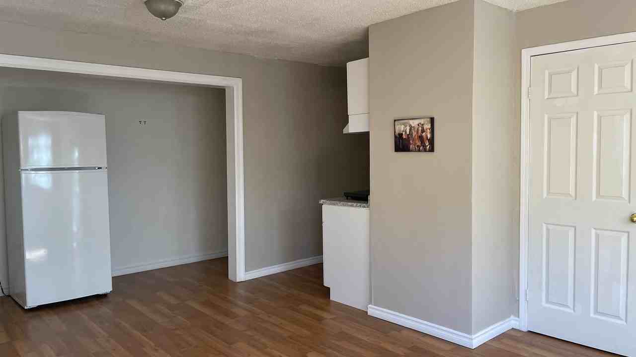 312 15 Avenue Northeast - Photo 6 of 12
