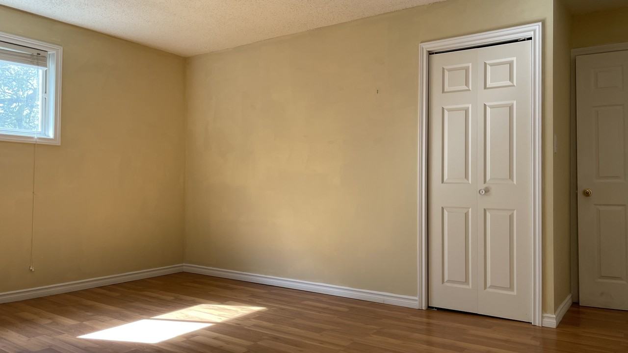 312 15 Avenue Northeast - Photo 7 of 12