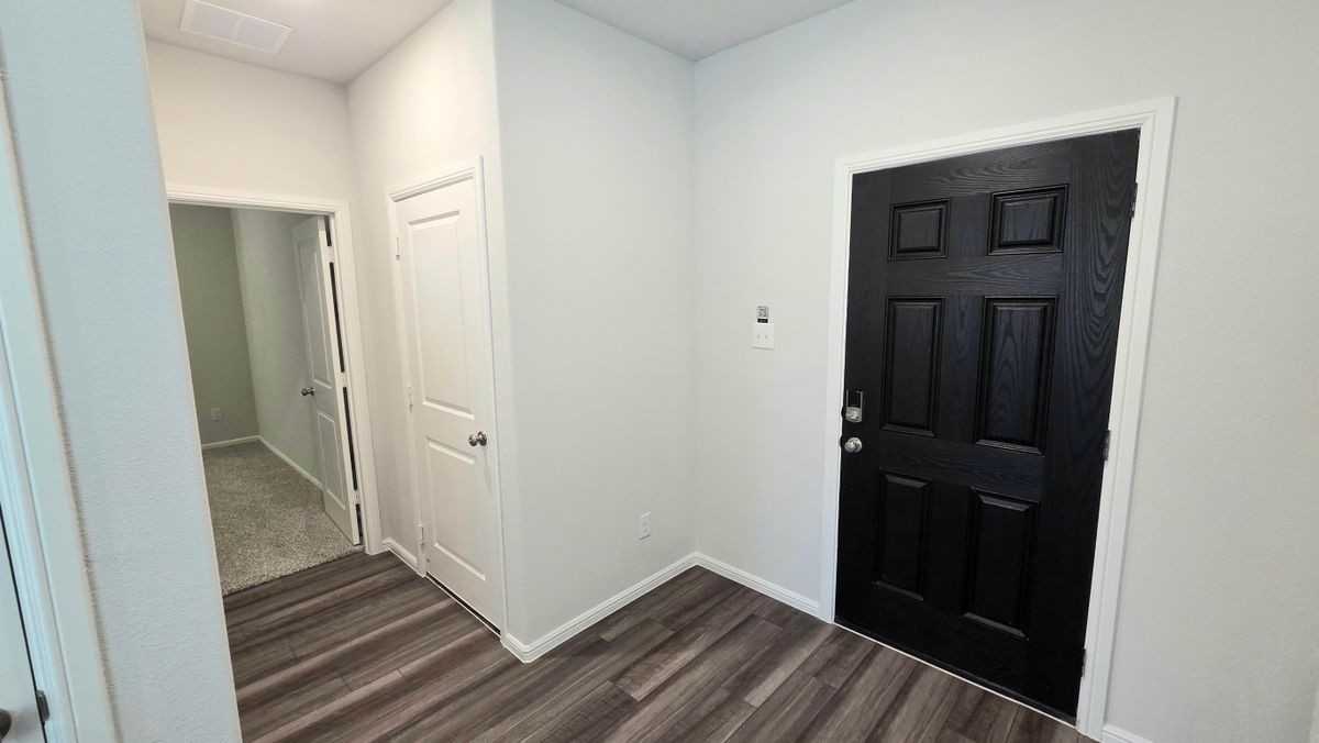 920 Santa Lucia Dr - Photo 2 of 26