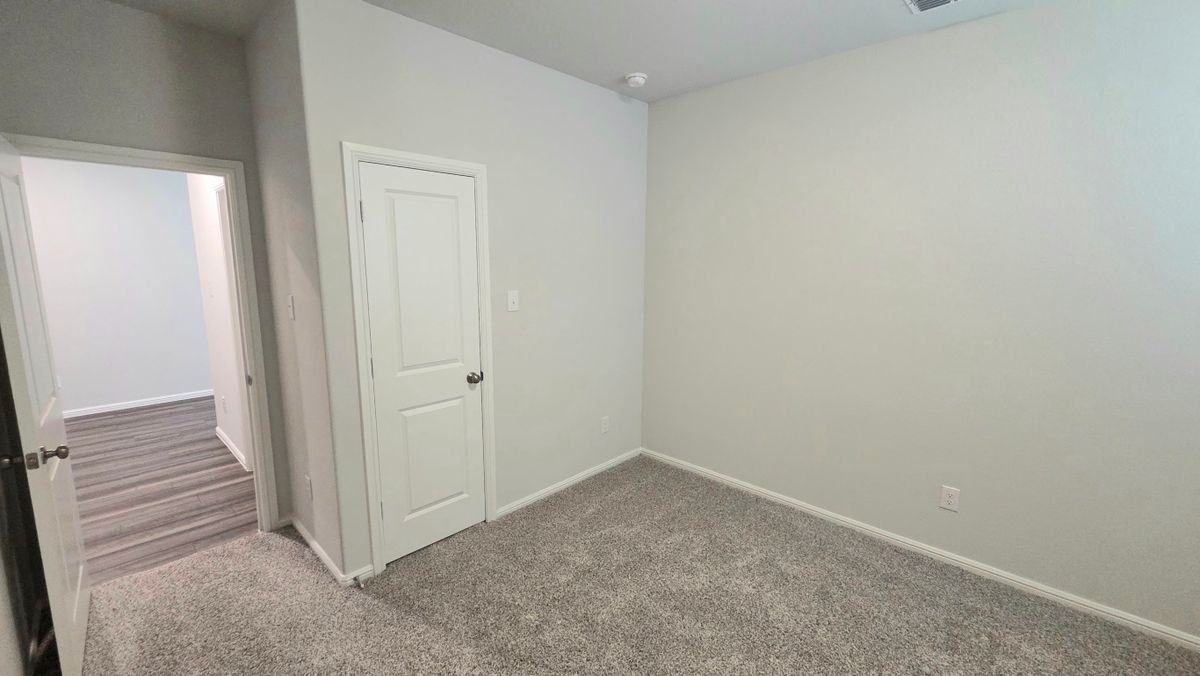 920 Santa Lucia Dr - Photo 5 of 26