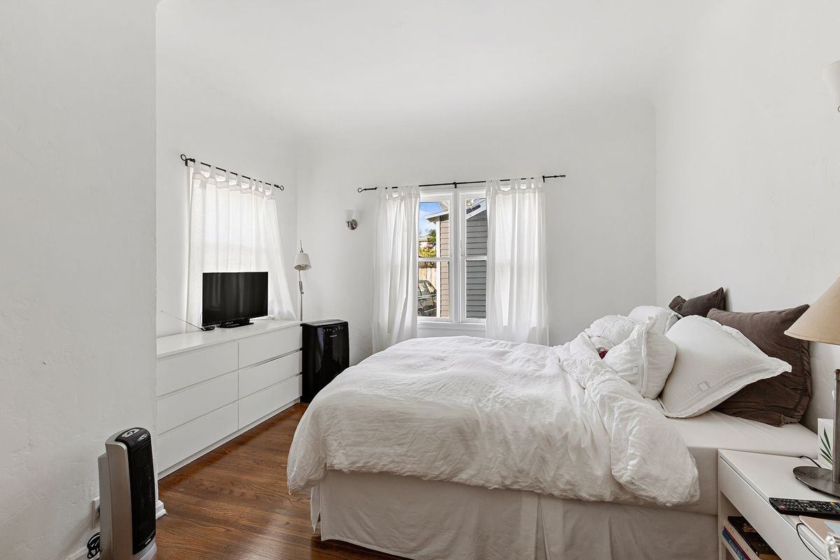 1219 Gordon St ##1 - Photo 6 of 12