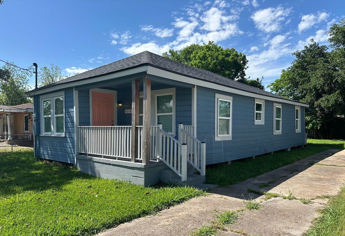 6218 Woodrow St - Photo 3 of 3
