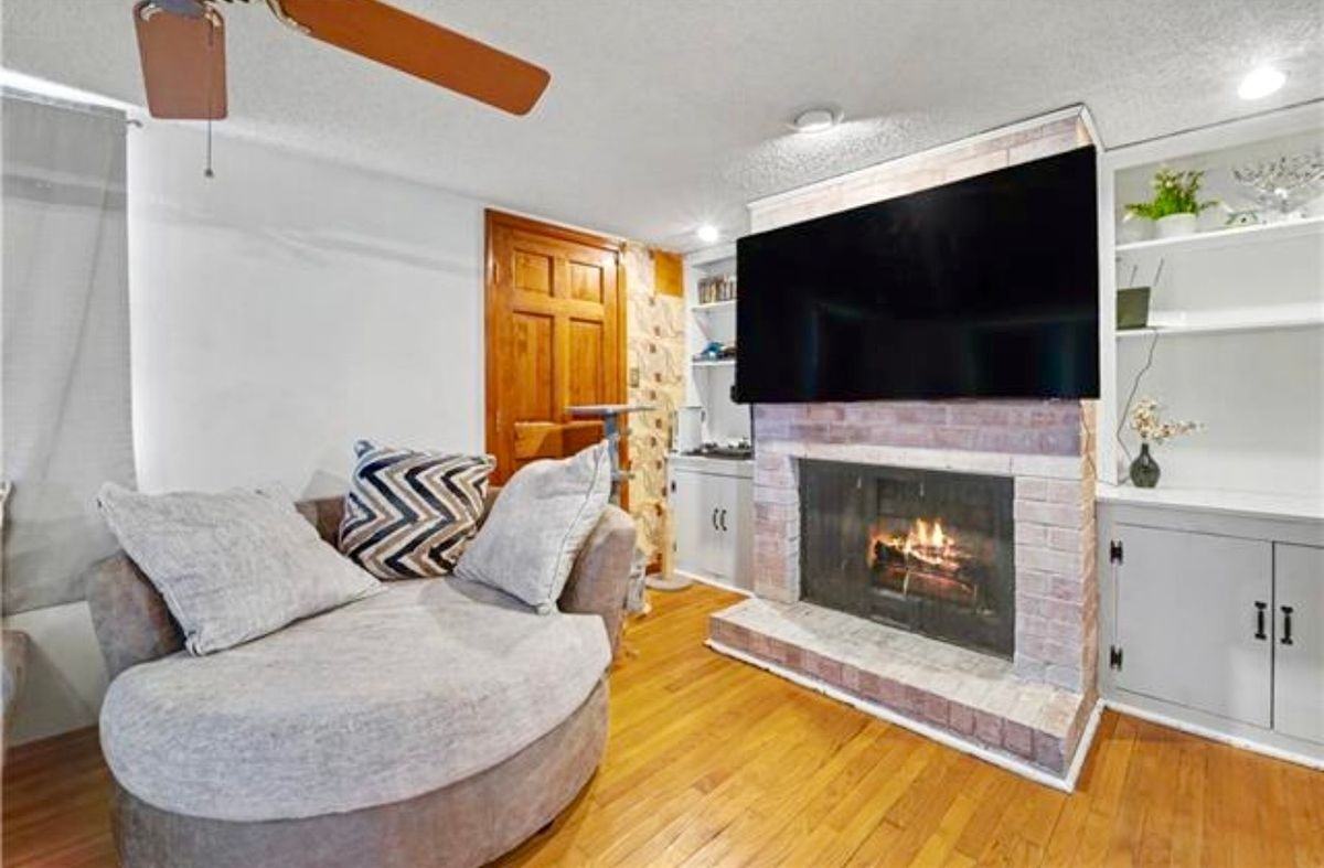 1300 Belmont Pl - Photo 3 of 15