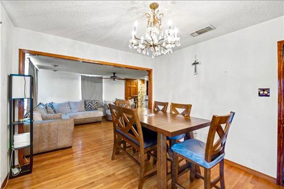 1300 Belmont Pl - Photo 4 of 15