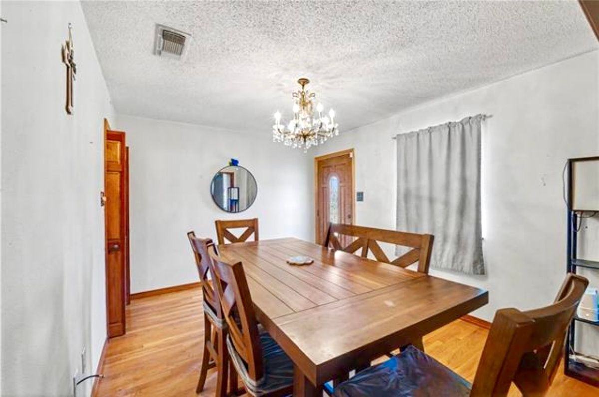 1300 Belmont Pl - Photo 5 of 15