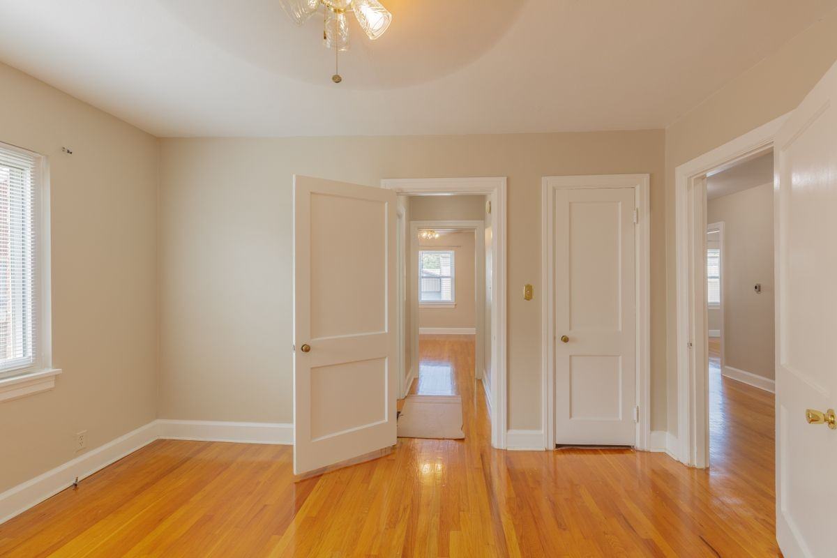505 N Market St - Photo 4 of 37