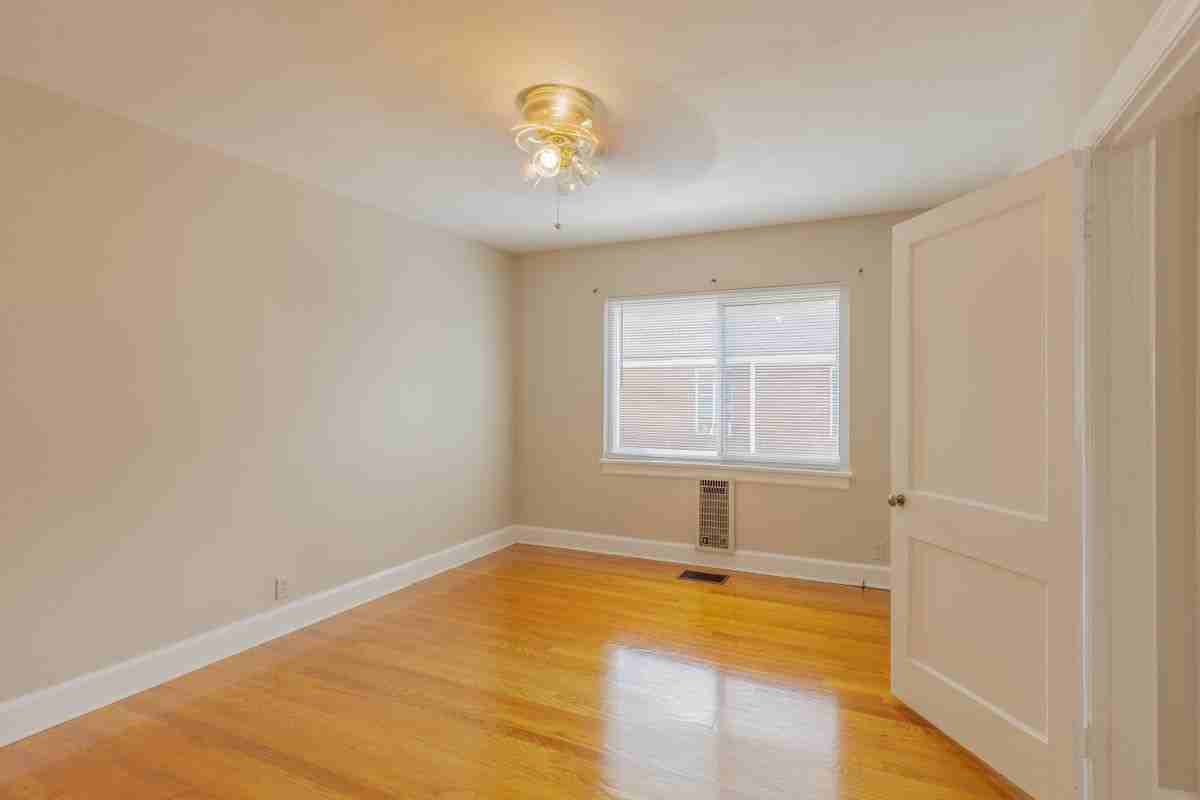 505 N Market St - Photo 6 of 37