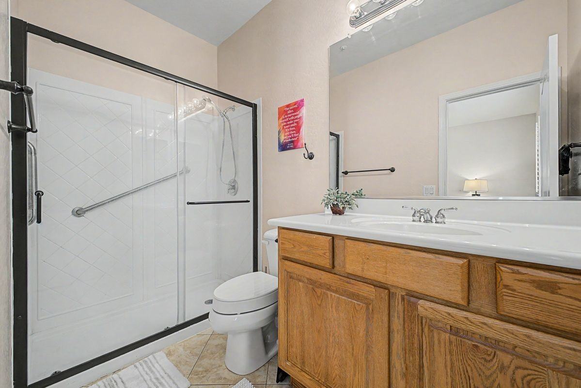 881 S Porter St - Photo 5 of 28