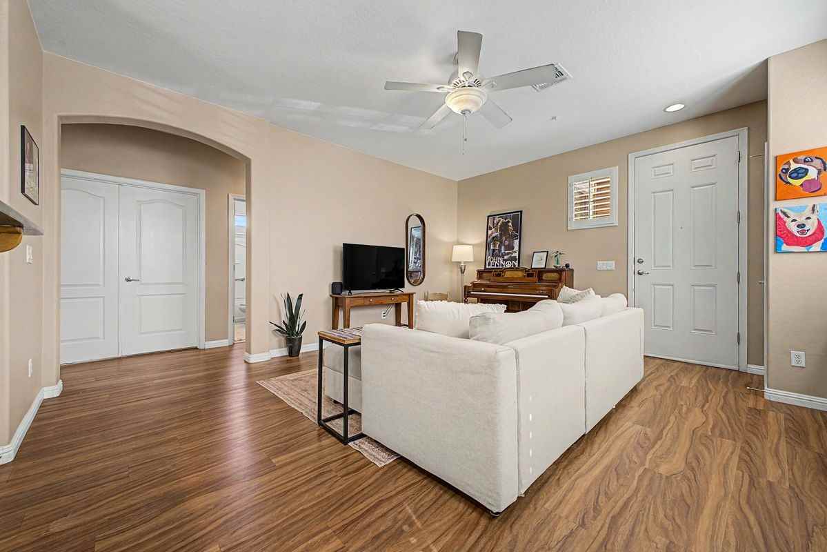 881 S Porter St - Photo 6 of 28