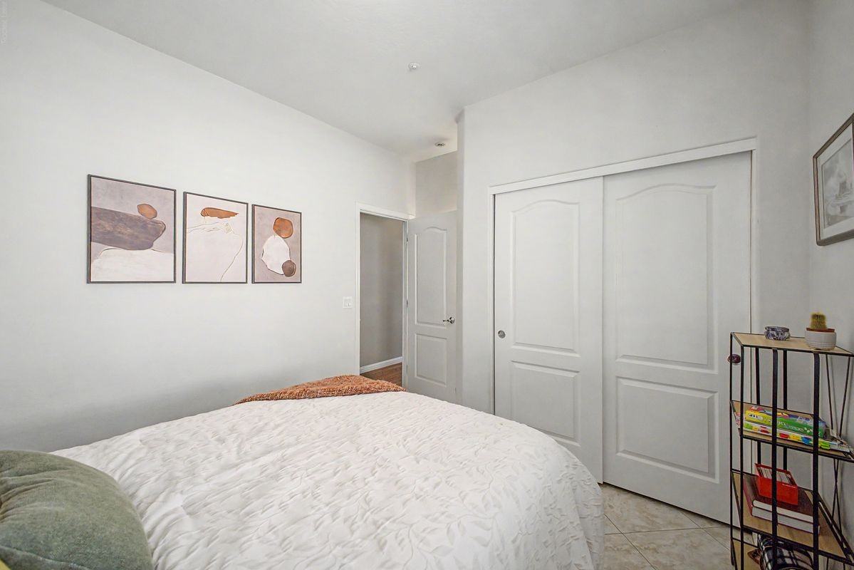 881 S Porter St - Photo 7 of 28