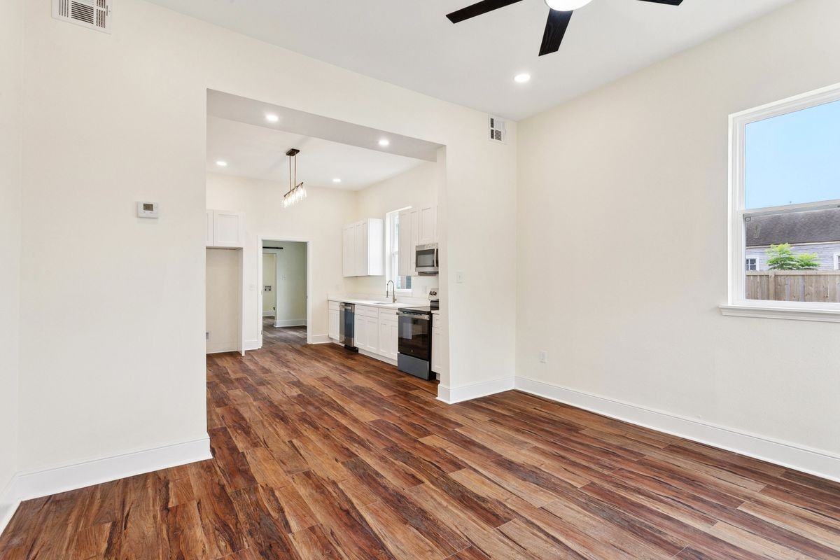 1729 Touro St - Photo 2 of 8