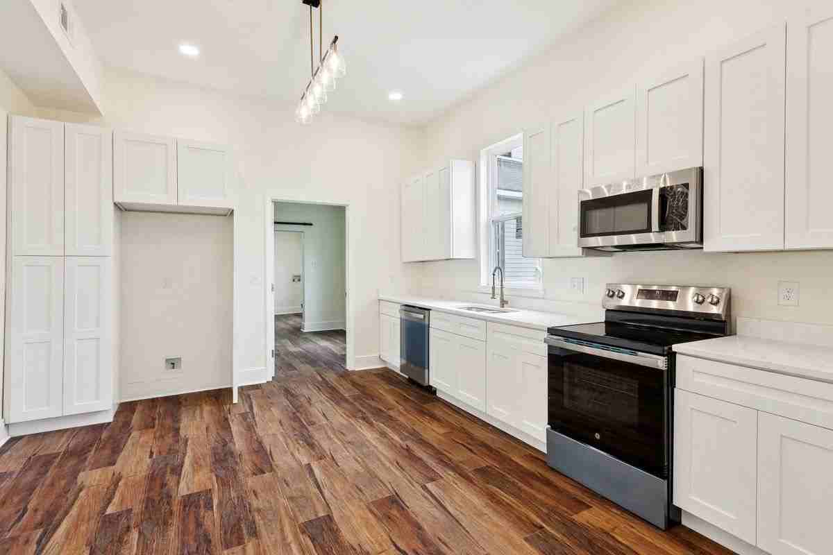 1729 Touro St - Photo 4 of 8