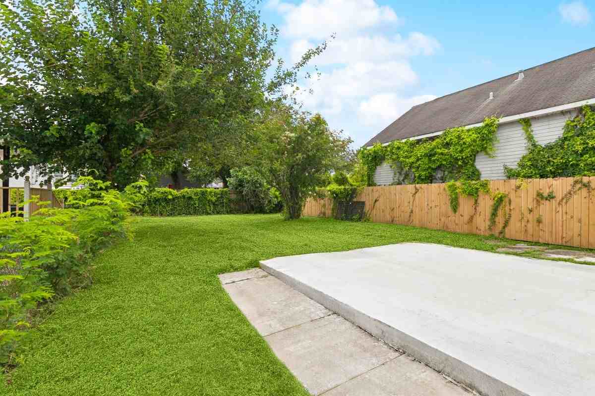 1729 Touro St - Photo 7 of 8