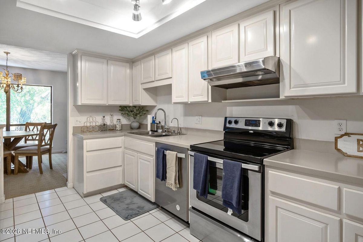 8012 Hollyridge Rd ##17u - Photo 4 of 22