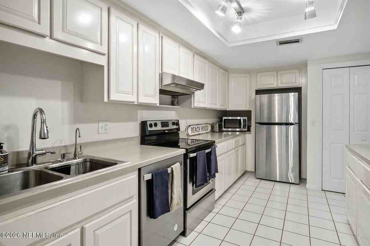 8012 Hollyridge Rd ##17u - Photo 5 of 22