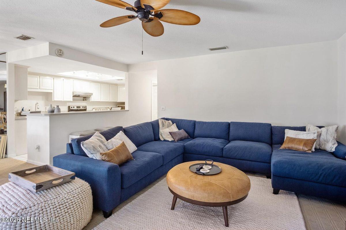 8012 Hollyridge Rd ##17u - Photo 6 of 22