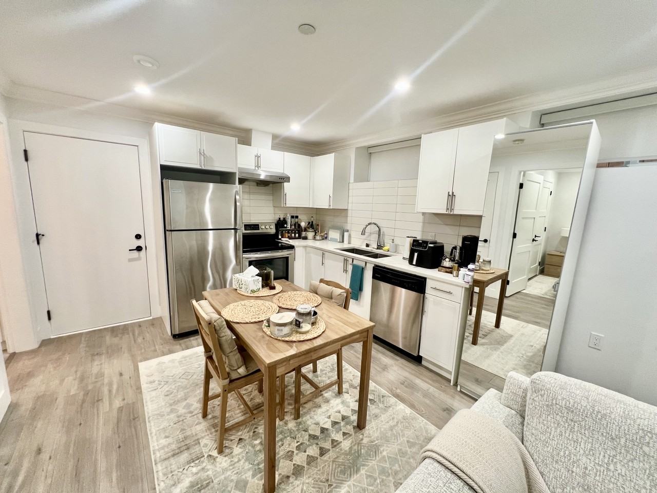 28 East 54th Avenue - Photo 4 of 11