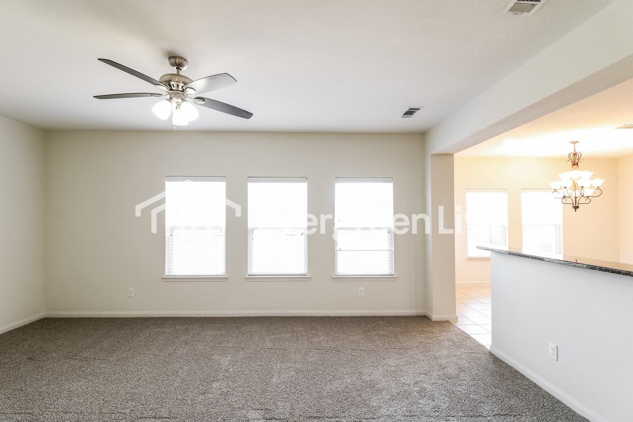 9435 Gold Mountain Dr - Photo 4 of 16