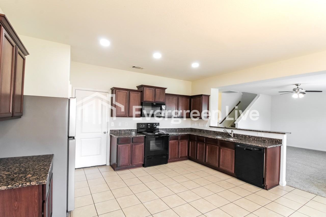 9435 Gold Mountain Dr - Photo 5 of 16
