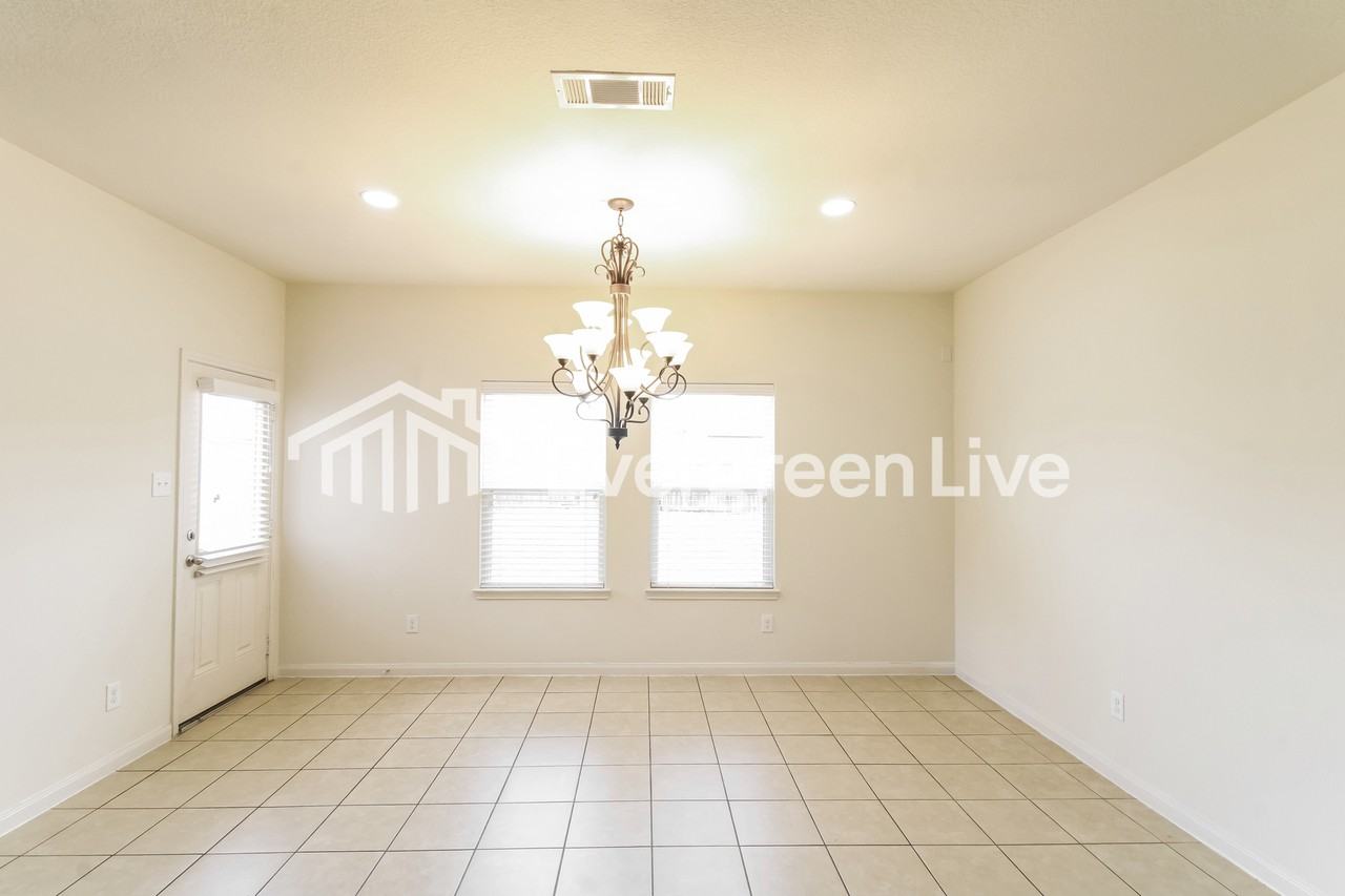 9435 Gold Mountain Dr - Photo 6 of 16