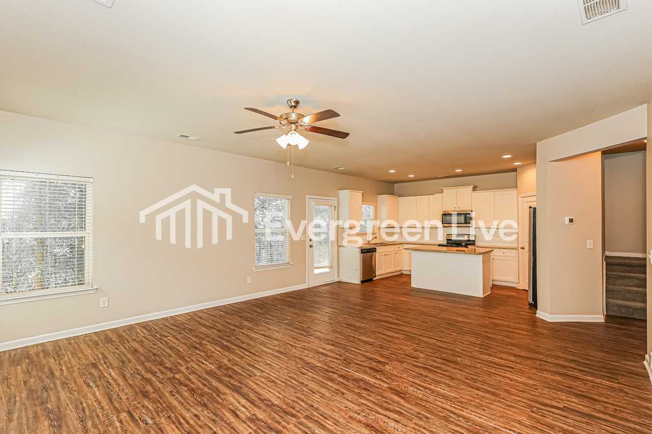 6015 Raventree Ct - Photo 3 of 15