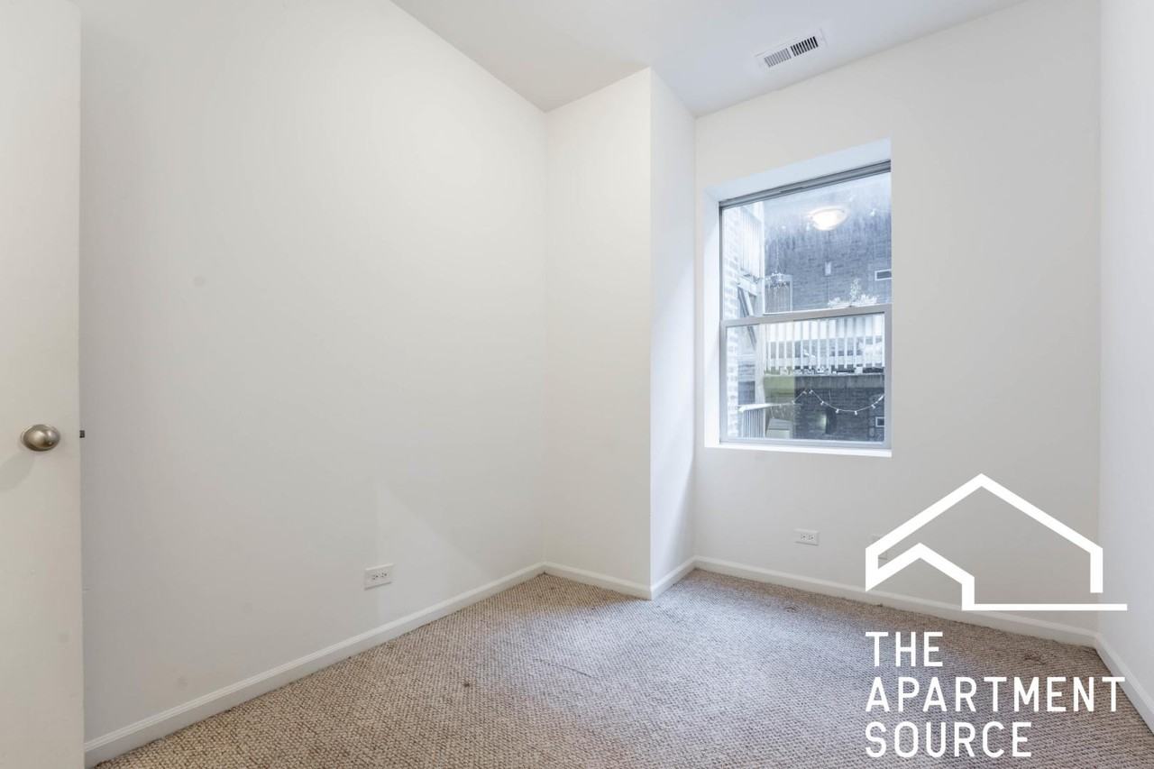 5054 N Winthrop Ave #205 - Photo 5 of 9