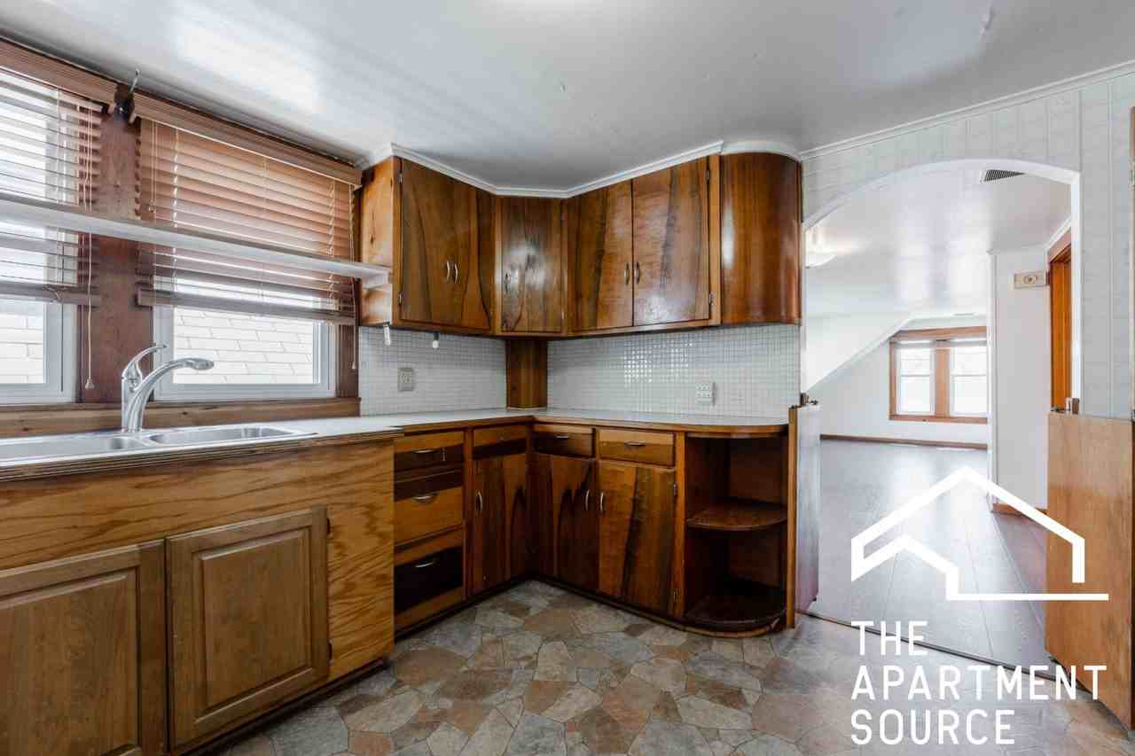1334 W Barry Ave #3 - Photo 2 of 10