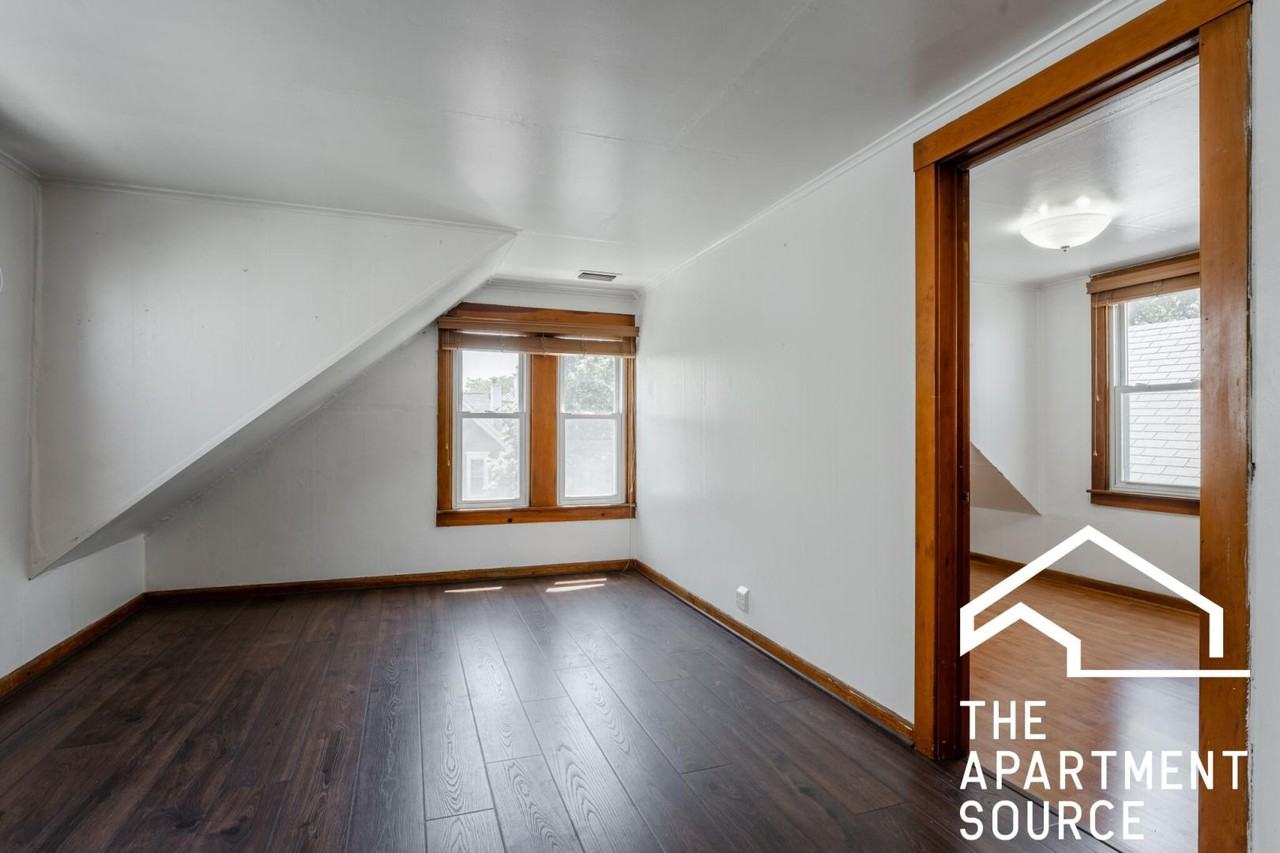 1334 W Barry Ave #3 - Photo 4 of 10