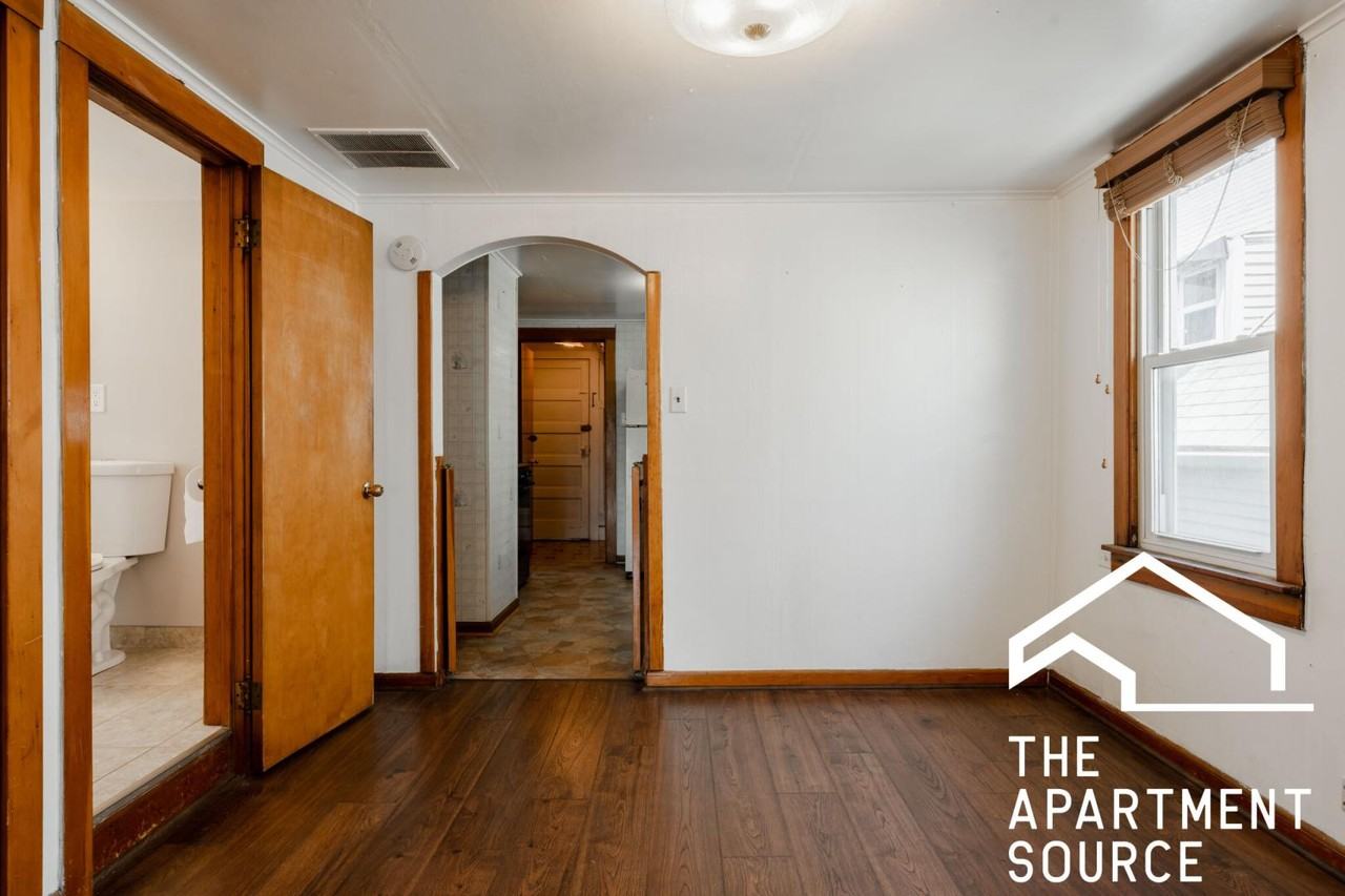 1334 W Barry Ave #3 - Photo 5 of 10