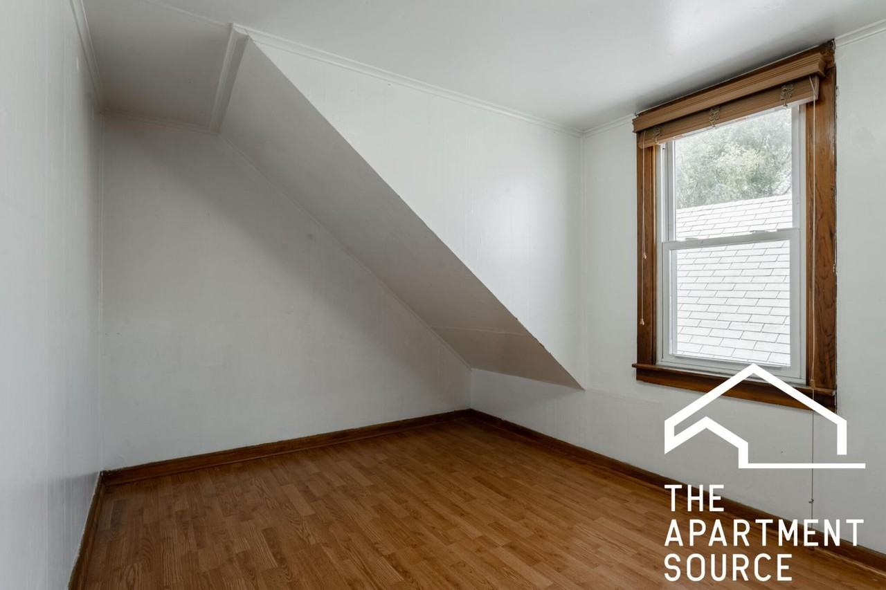 1334 W Barry Ave #3 - Photo 6 of 10