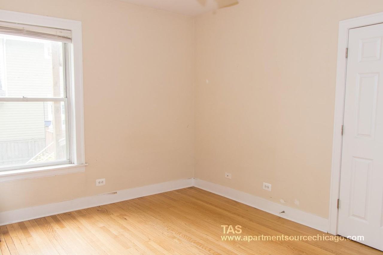 1925 W Winona St #1 - Photo 4 of 12