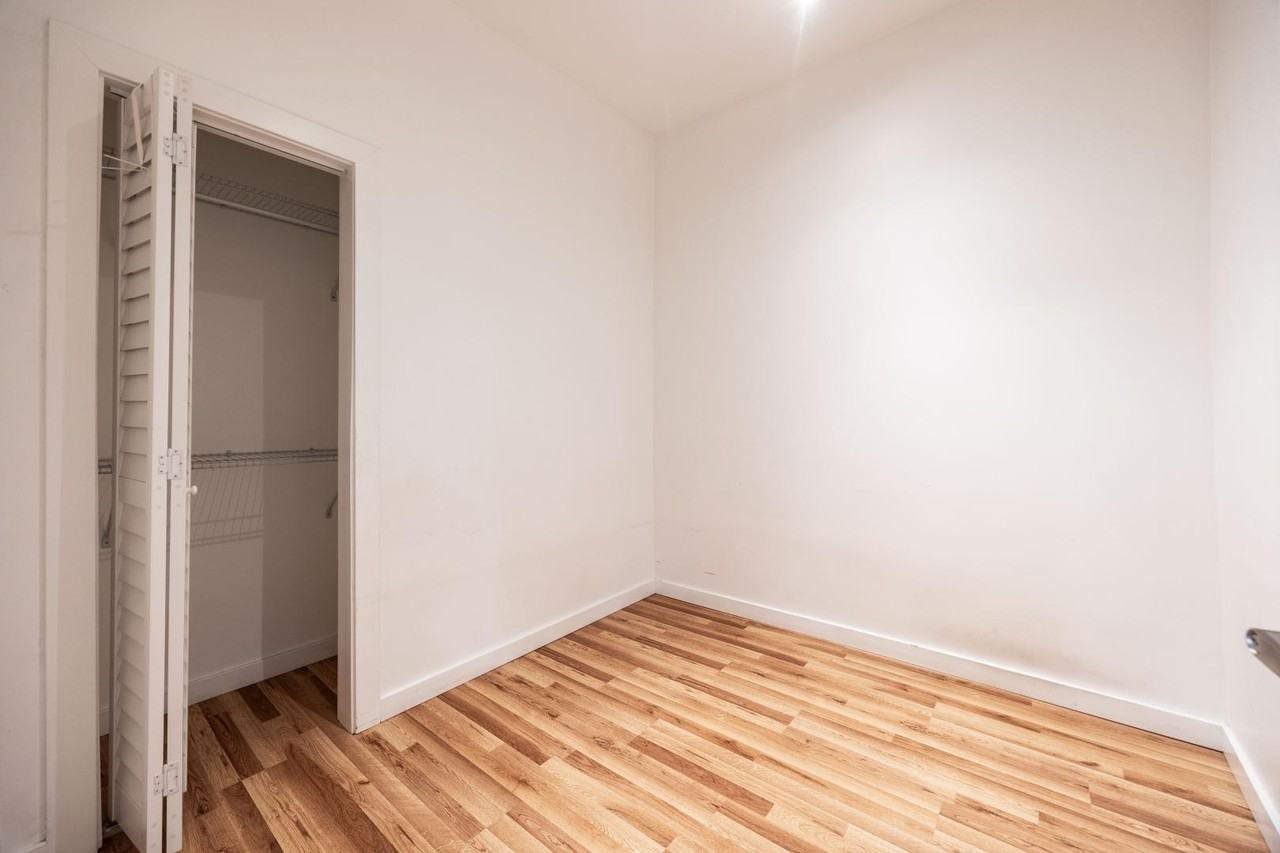 1037 W Polk St #1R - Photo 7 of 14