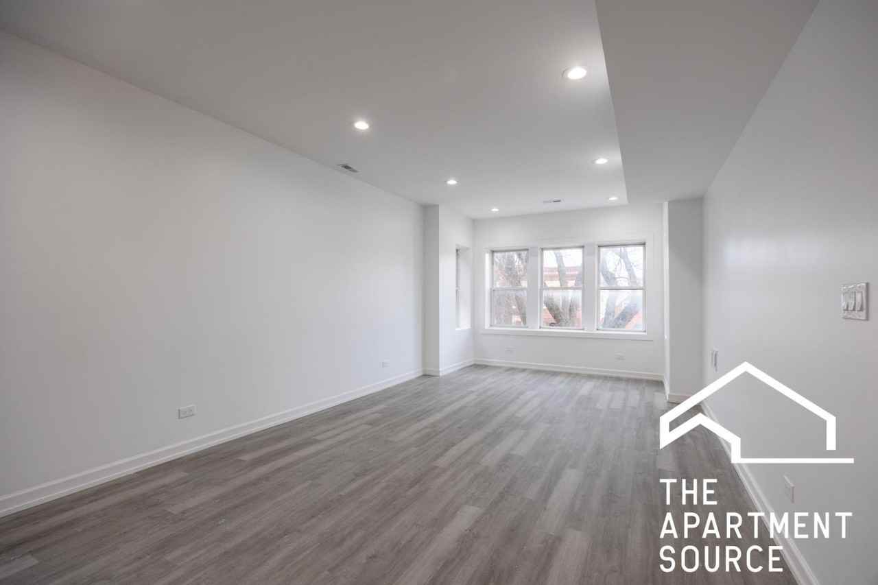 1014 N Hamlin Ave #2 - Photo 4 of 16