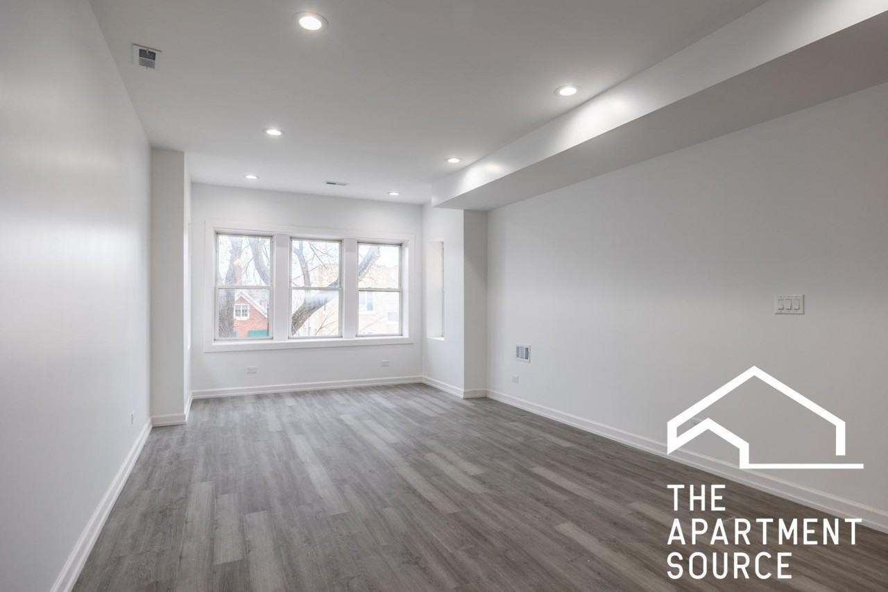 1014 N Hamlin Ave #2 - Photo 5 of 16
