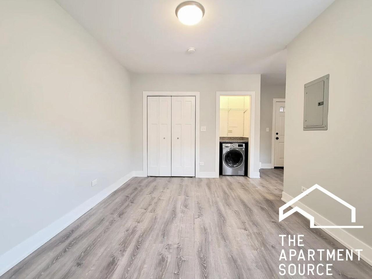 W Belden Ave #B302 - Photo 3 of 7